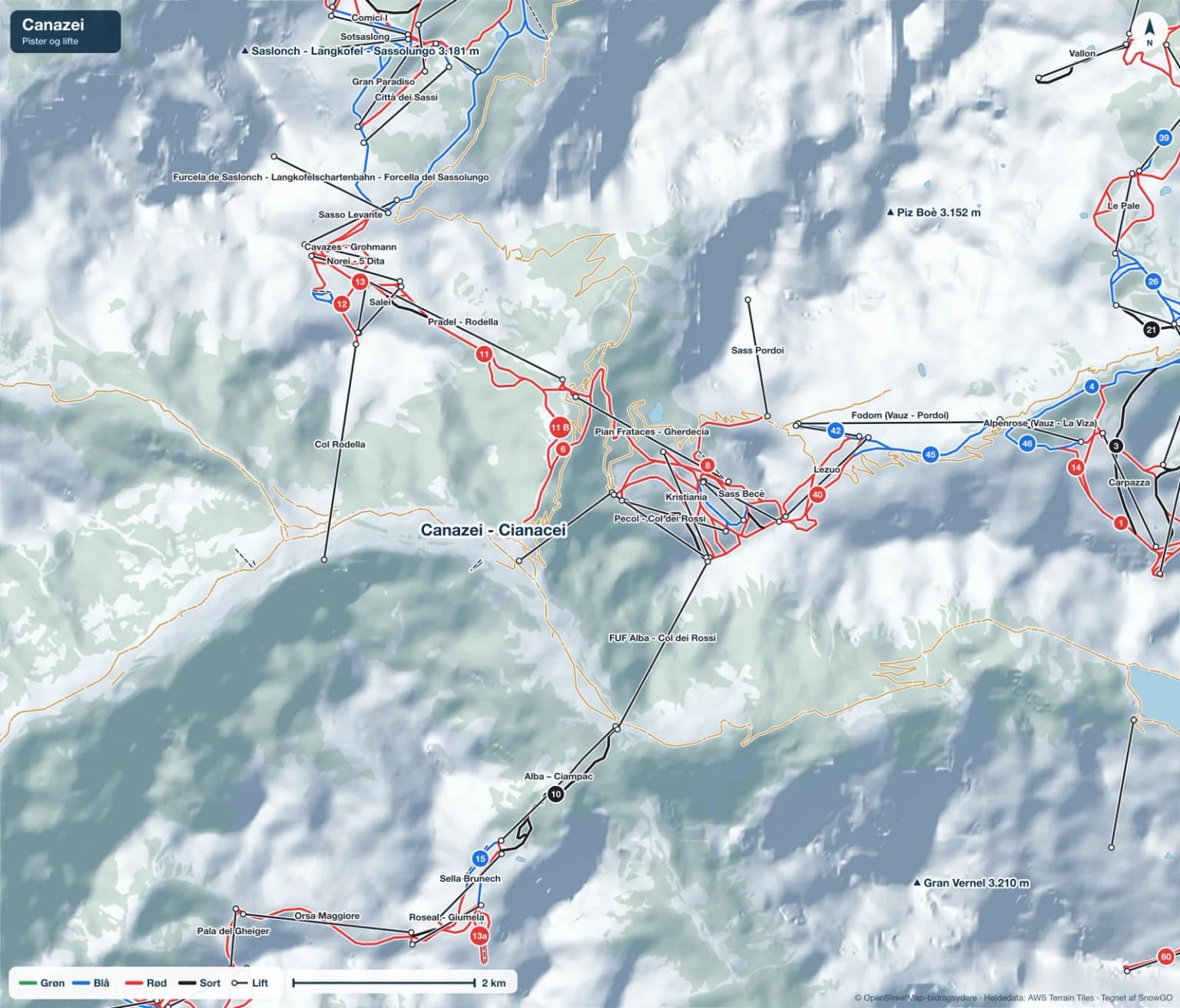Pistekort over Canazei med pister i grøn, blå, rød og sort, lifte, toppe og byer